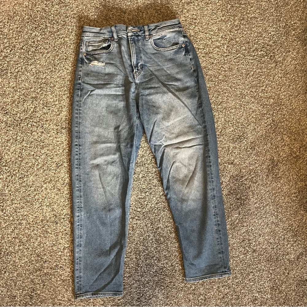 AE Light Wash Curvy Mom Jeans - Short